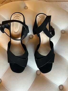 Black Crisscross Block Heel Sandals
